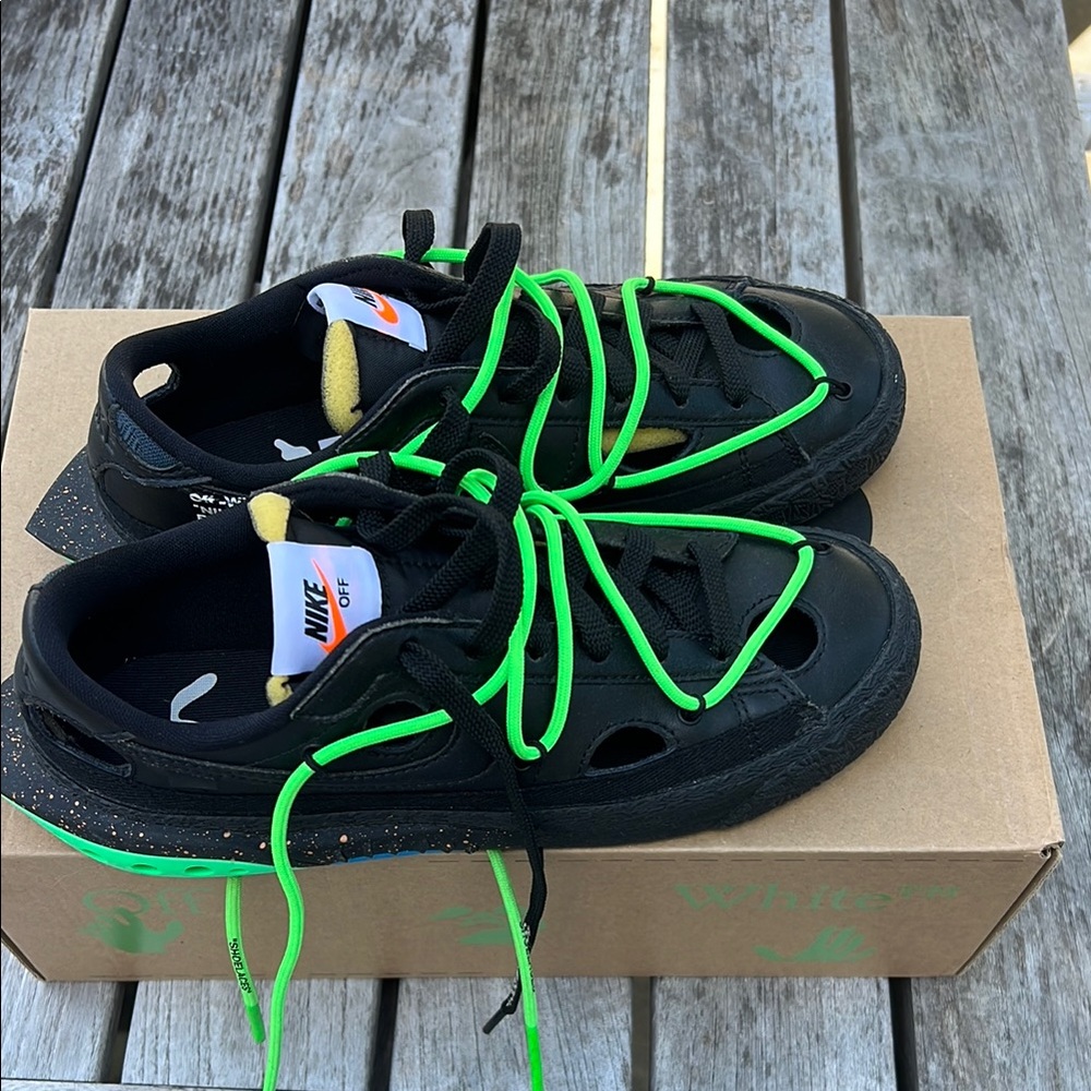 Nike Kids Black and Green Sneakers